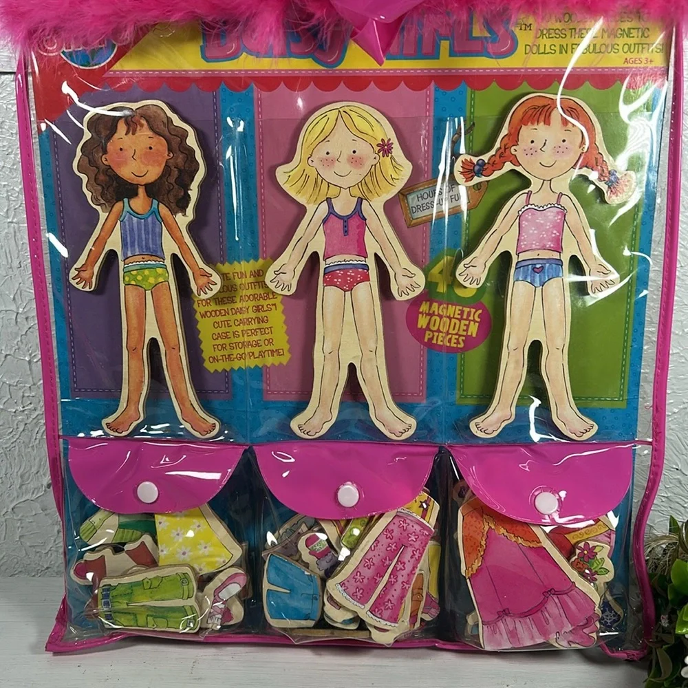 New Shure Daisy Girls Magnetic Wooden Dress-Up Dolls 40 Pc Set In Carry Bag NEW